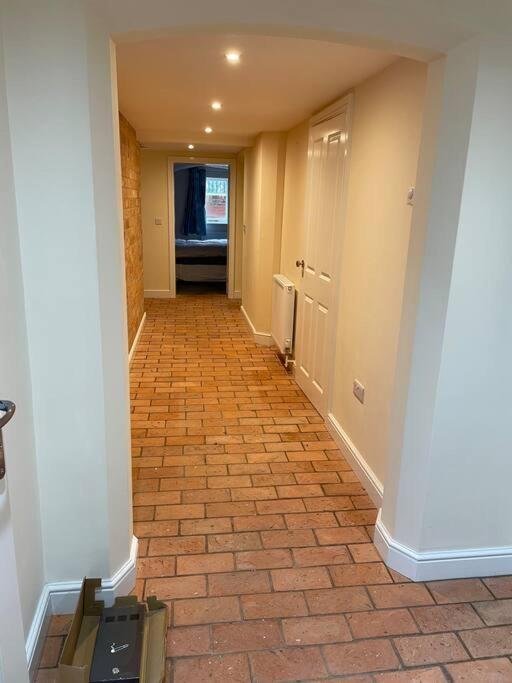1 Hatton House 2 Bedroom 2 Bathroom Spacious Basement Flat Newark upon Trent Exterior foto