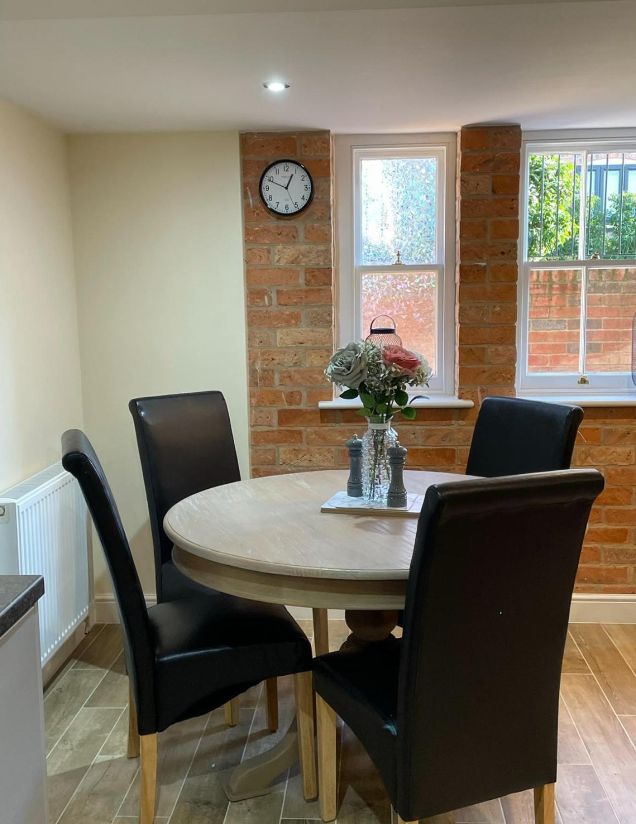 1 Hatton House 2 Bedroom 2 Bathroom Spacious Basement Flat Newark upon Trent Exterior foto